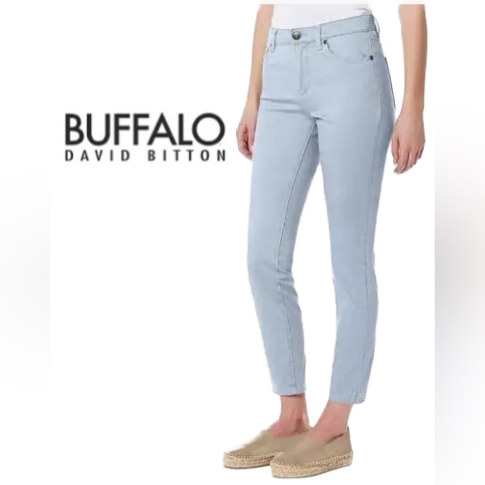 Buffalo David Bitton Aubrey Midrise super soft capri light blue denim women’s